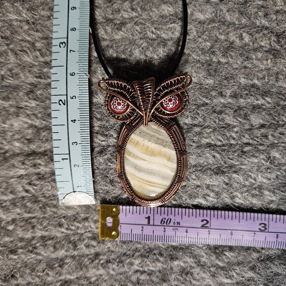 NWOT, attractive owl, copper wire wrapped lace banded calcite, Murano glass eyes - Picture 4 of 4